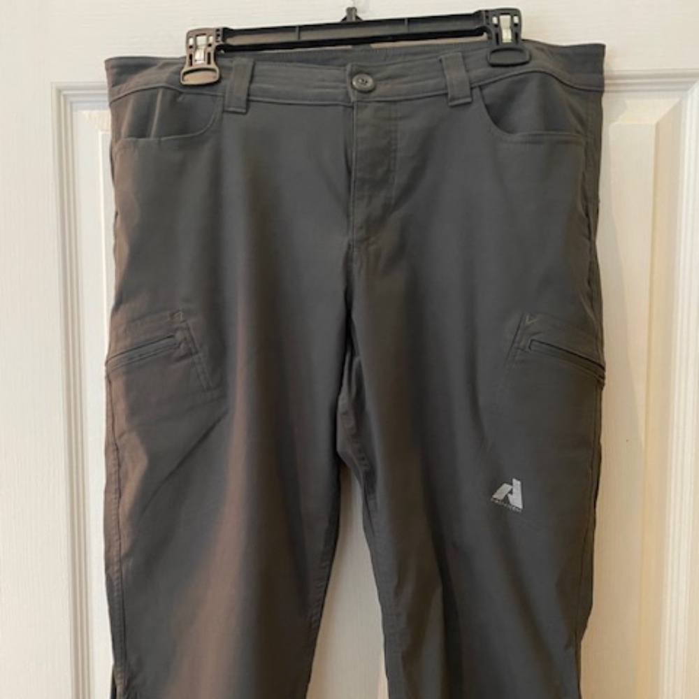 Eddie Bauer First Ascent cropped pants gray size 12
